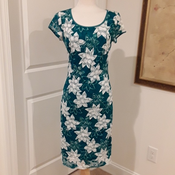 Dresses & Skirts - NEW Green  Dress